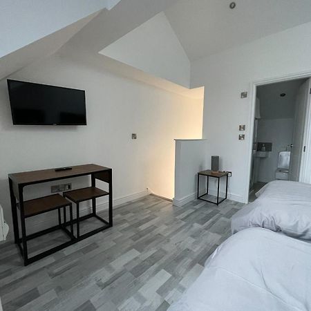 מנצ'סטר 10Min To City - Free Parking - Private Studio - Contractor Friendly מראה חיצוני תמונה