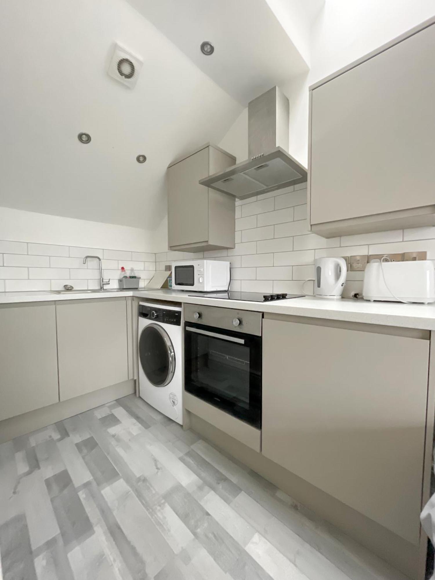 מנצ'סטר 10Min To City - Free Parking - Private Studio - Contractor Friendly מראה חיצוני תמונה